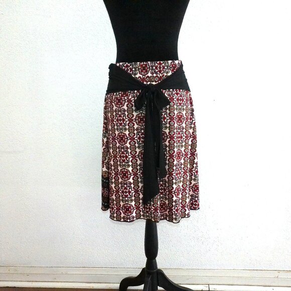 Julie's Closet, Red/black floral midi skirt, with sash belt - Picture 5 of 9